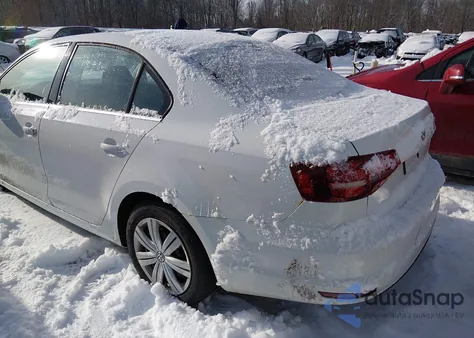 2017 Volkswagen Jetta 1.4T S z USA, uszkodzony, nr VIN 3VW2B7AJ3HM337027